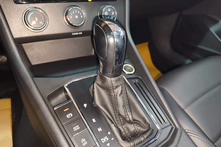 Used Volkswagen Lavida 2022 1.5L Automatic Comfort Edition Gear Lever