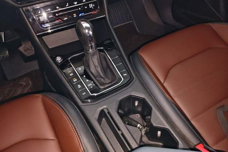 Used Volkswagen Lavida 2022 280TSI DSG Luxury Edition Gear Lever