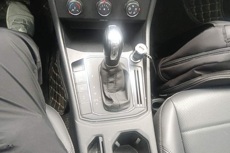 Used Volkswagen Lavida 2022 1.5L Automatic Comfort Edition Gear Lever
