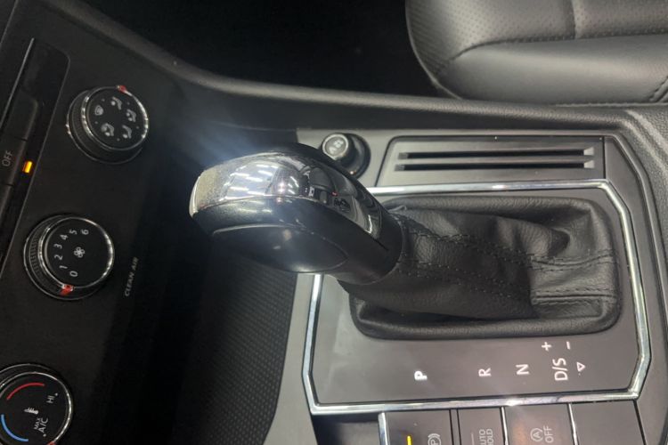 Used Volkswagen Lavida 2022 1.5L Automatic Comfort Edition Gear Lever