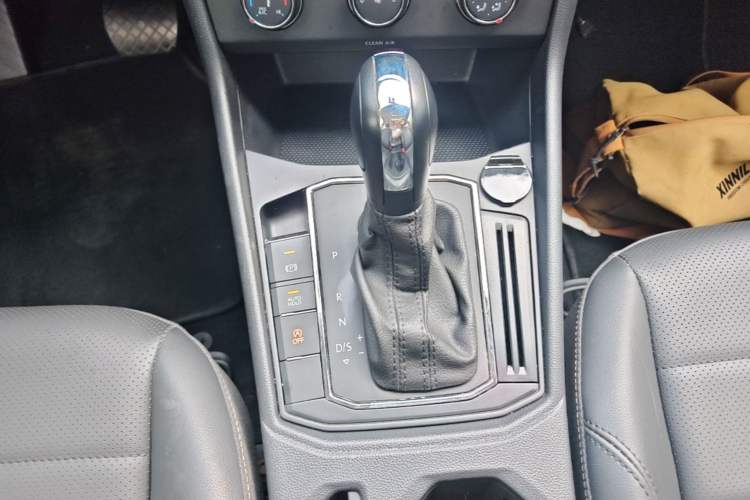 Used Volkswagen Lavida 2022 1.5L Automatic Comfort Edition Gear Lever