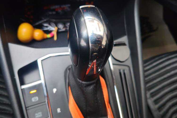 Used Volkswagen Lavida 2022 1.5L Automatic Vision Edition Gear Lever