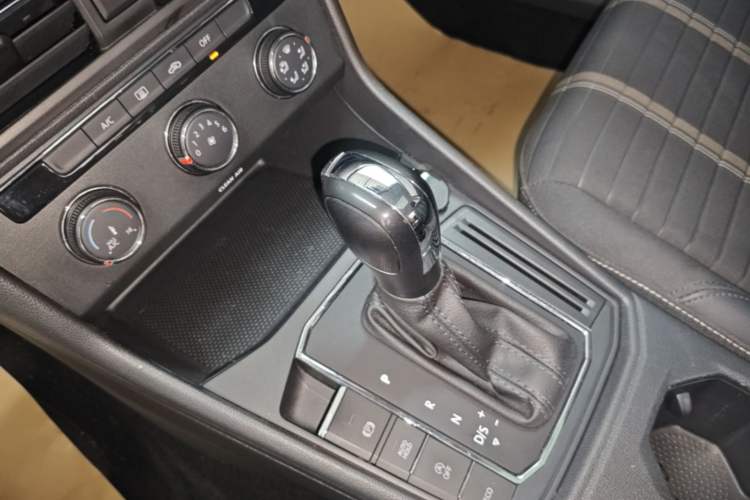 Used Volkswagen Lavida 2022 280TSI DSG Comfort Edition Gear Lever