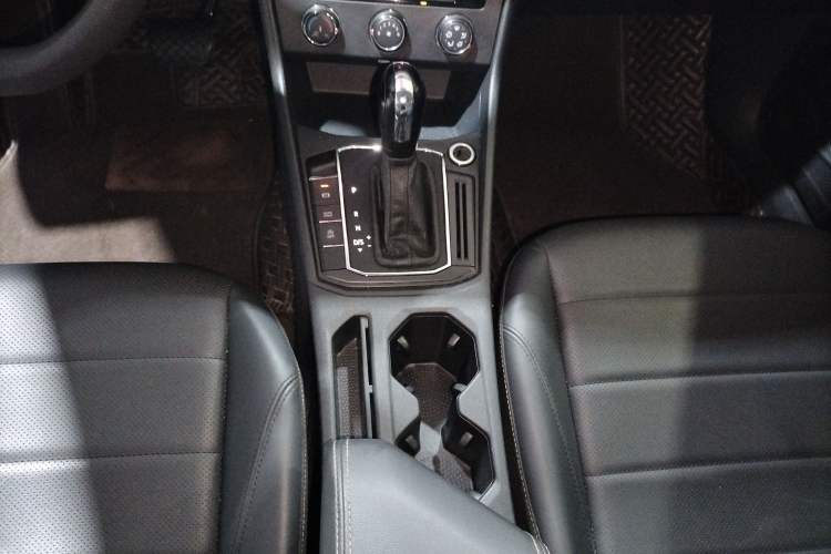 Used Volkswagen Lavida 2022 1.5L Automatic Comfort Edition Gear Lever