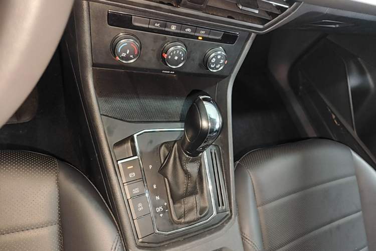 Used Volkswagen Lavida 2022 1.5L Automatic Comfort Edition Gear Lever
