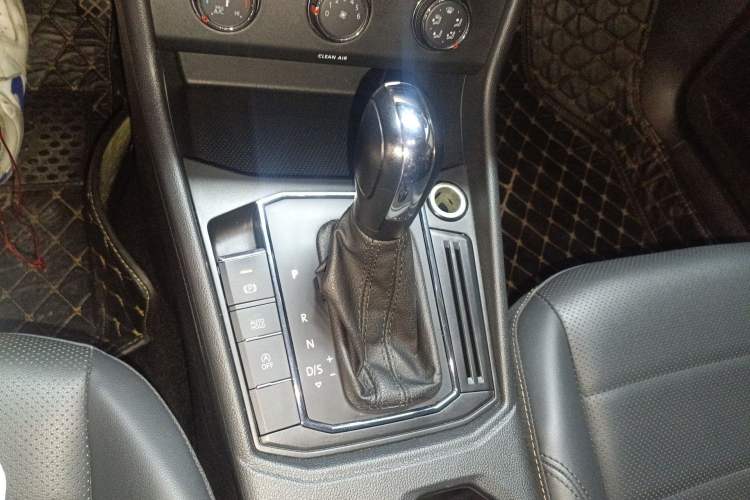 Used Volkswagen Lavida 2022 1.5L Automatic Comfort Edition Gear Lever