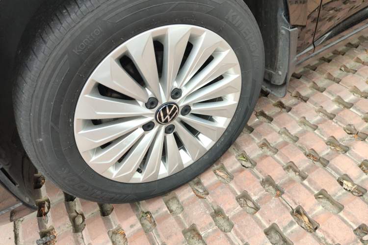 Used Volkswagen Lavida 2022 1.5L Automatic Comfort Edition Left Front Wheel Hub