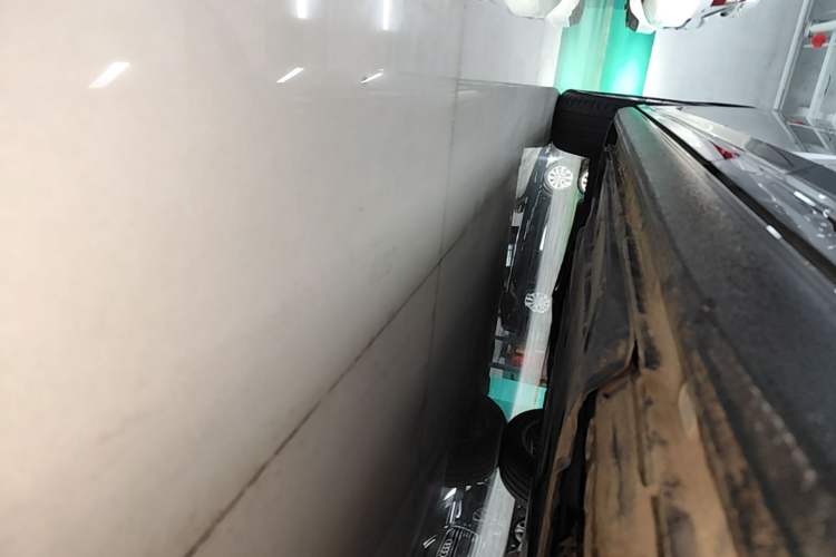 Used Volkswagen Lavida 2022 1.5L Automatic Comfort Edition Left Side Sill