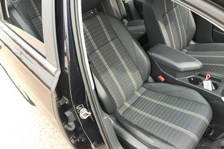 Used Volkswagen Lavida 2022 280TSI DSG Comfort Edition Right Front Seat