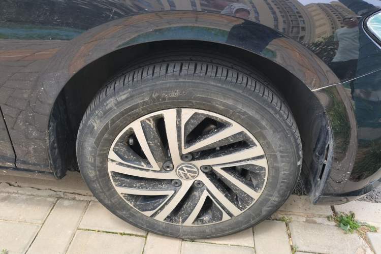 Used Volkswagen Lavida 2022 280TSI DSG Comfort Edition Right Front Wheel Hub