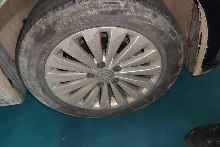 Used Volkswagen Lavida 2022 1.5L Automatic Comfort Edition Right Front Wheel Hub