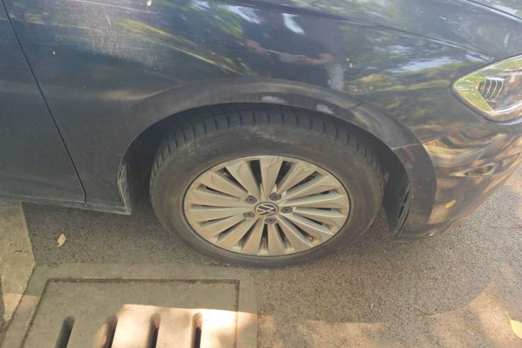 Used Volkswagen Lavida 2022 280TSI DSG Comfort Edition Right Front Wheel Hub
