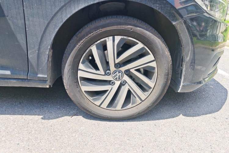 Used Volkswagen Lavida 2022 280TSI DSG Comfort Edition Right Front Wheel Hub