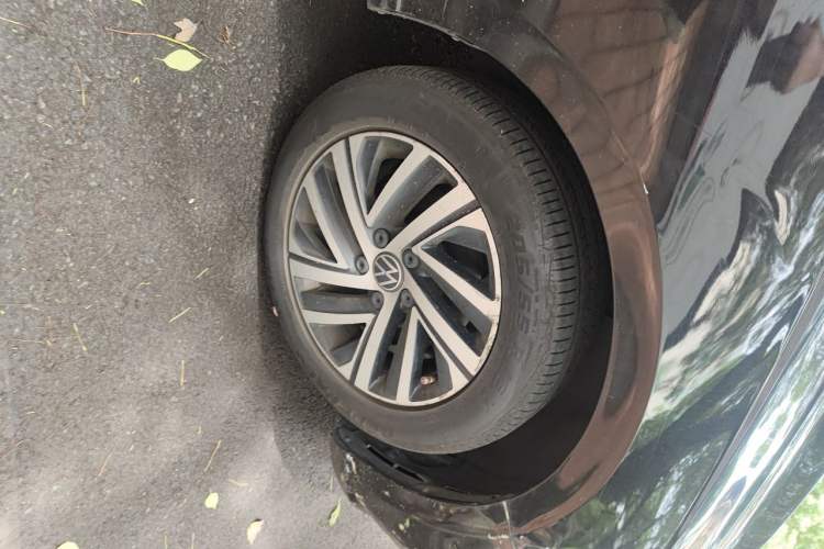 Used Volkswagen Lavida 2022 280TSI DSG Comfort Edition Right Front Wheel Hub