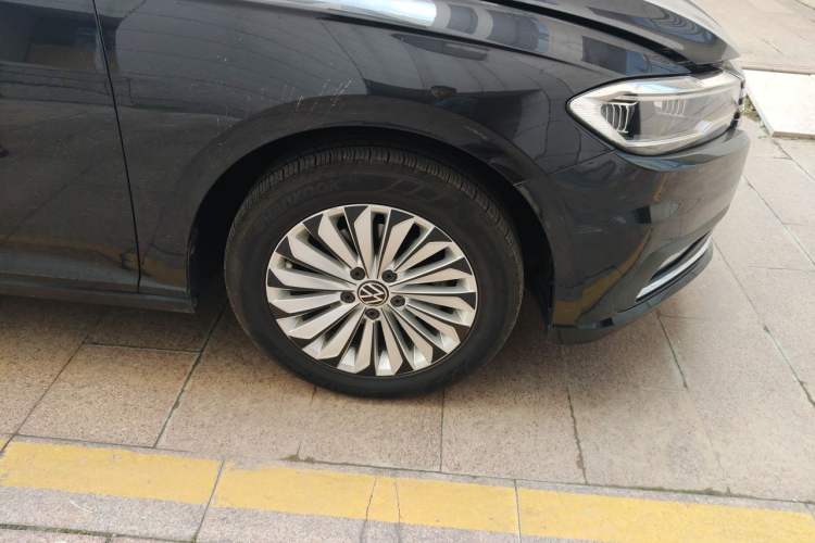 Used Volkswagen Lavida 2022 1.5L Automatic Vision Edition Right Front Wheel Hub