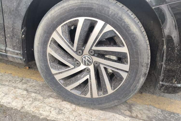 Used Volkswagen Lavida 2022 1.5L Automatic Comfort Edition Right Front Wheel Hub