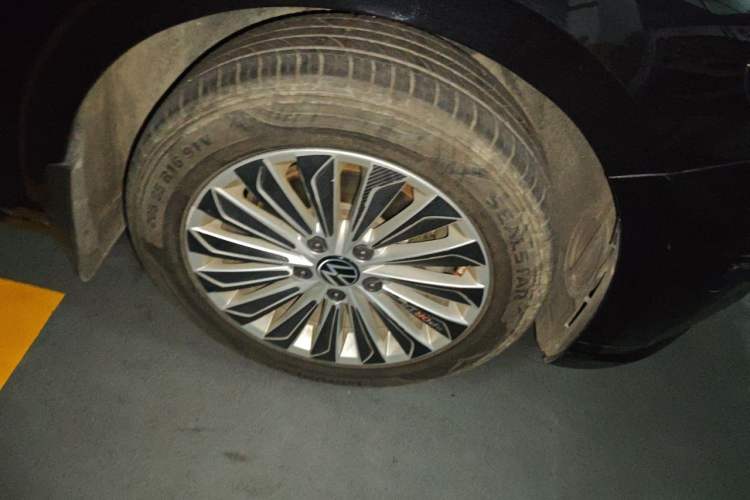 Used Volkswagen Lavida 2022 280TSI DSG Comfort Edition Right Front Wheel Hub