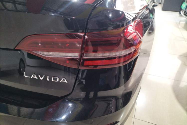 Used Volkswagen Lavida 2022 1.5L Automatic Comfort Edition Right Rear Taillight