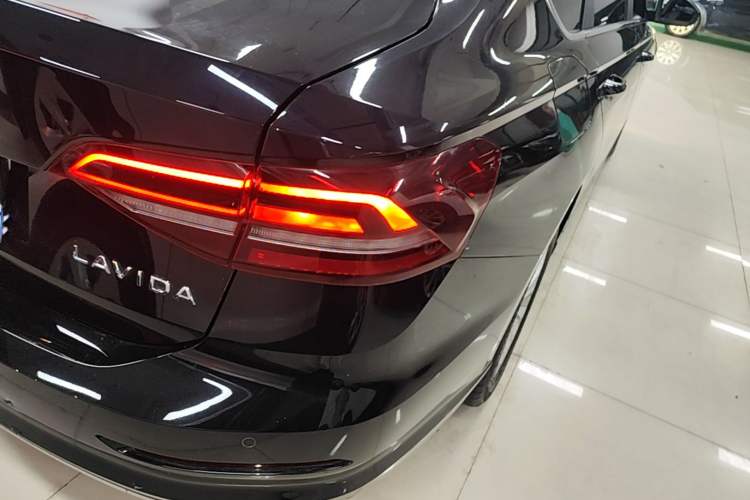 Used Volkswagen Lavida 2022 1.5L Automatic Comfort Edition Right Rear Taillight