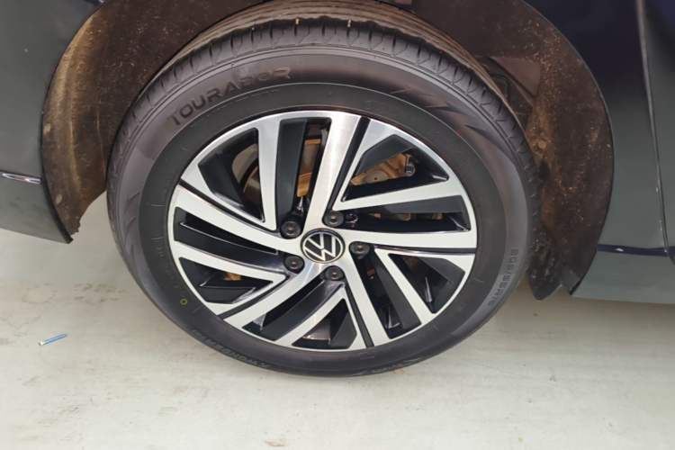 Used Volkswagen Lavida 2022 1.5L Automatic Comfort Edition Right Rear Wheel Hub