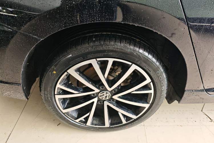 Used Volkswagen Lavida 2022 280TSI DSG Luxury Edition Right Rear Wheel Hub
