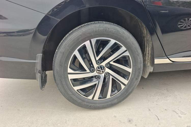 Used Volkswagen Lavida 2022 280TSI DSG Comfort Edition Right Rear Wheel Hub