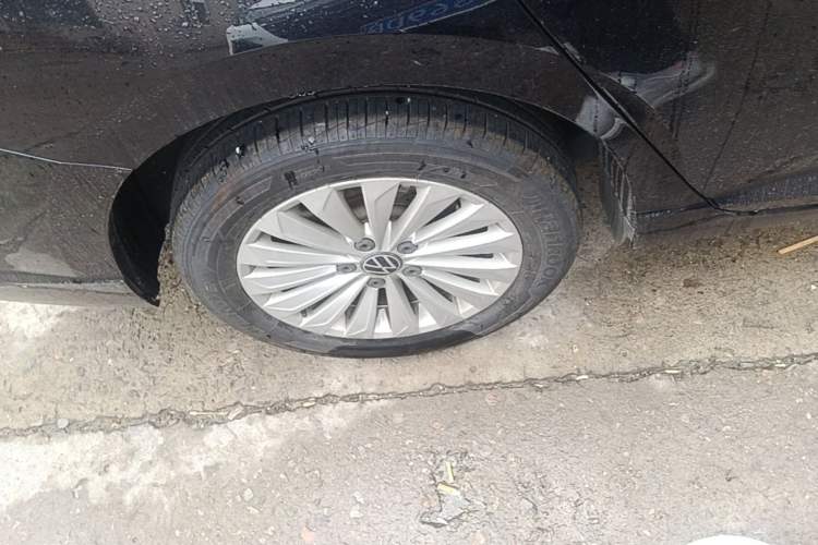 Used Volkswagen Lavida 2022 1.5L Automatic Comfort Edition Right Rear Wheel Hub