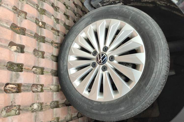 Used Volkswagen Lavida 2022 1.5L Automatic Comfort Edition Right Rear Wheel Hub