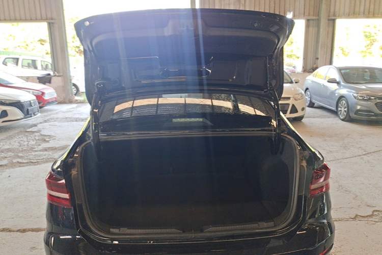 Used Volkswagen Lavida 2022 1.5L Automatic Fashion Edition Trunk