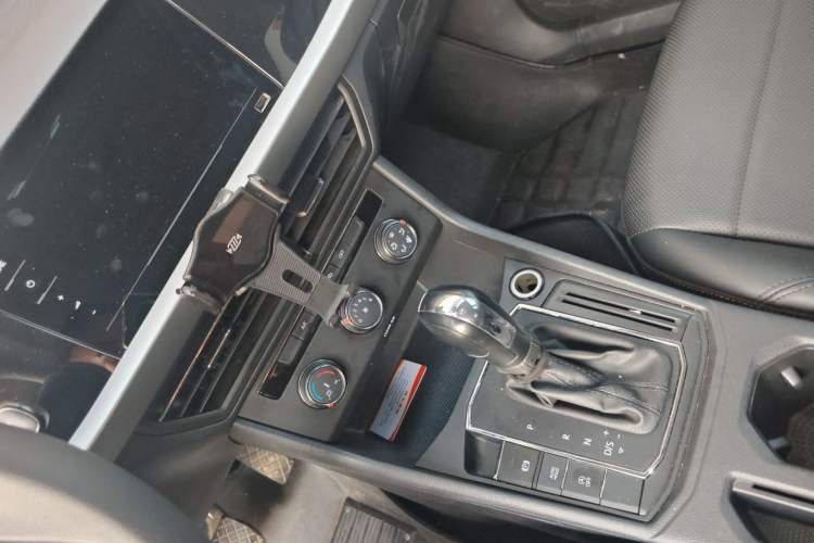 Used Volkswagen Lavida 2022 1.5L Automatic Comfort Edition Audio And AC Panel