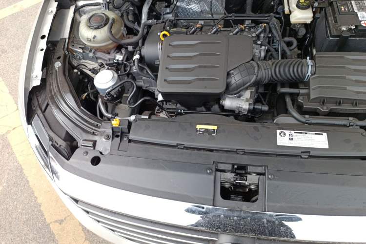 Used Volkswagen Lavida 2022 1.5L Automatic Comfort Edition Engine Bay Right