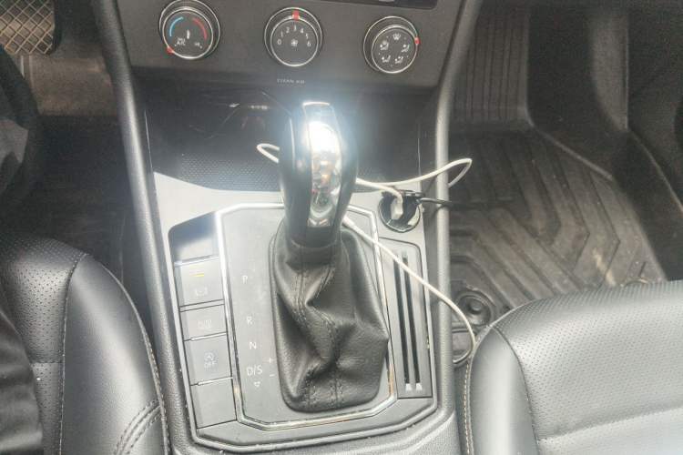 Used Volkswagen Lavida 2022 1.5L Automatic Comfort Edition Gear Lever