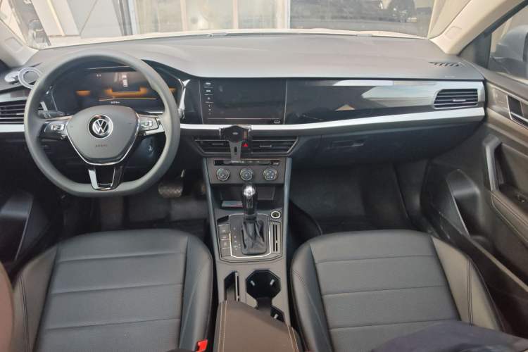 Used Volkswagen Lavida 2022 1.5L Automatic Comfort Edition Interior 3