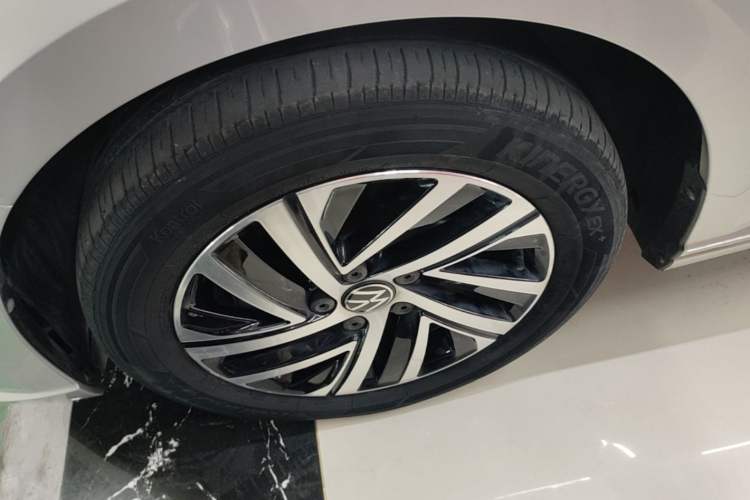 Used Volkswagen Lavida 2022 1.5L Automatic Comfort Edition Left Front Wheel Hub