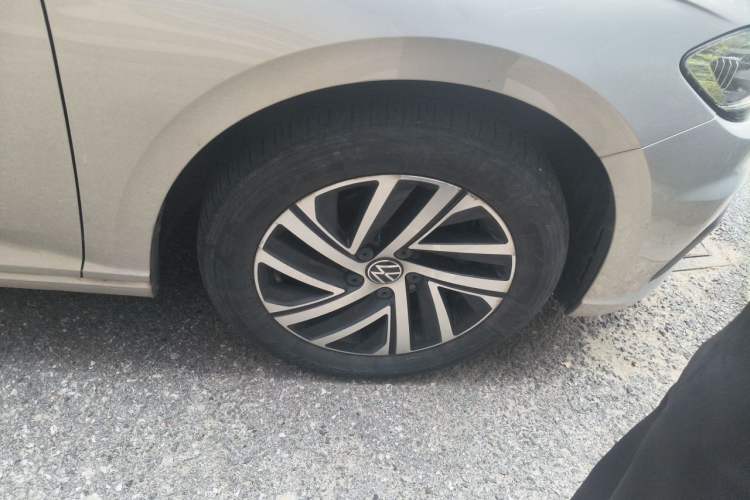 Used Volkswagen Lavida 2022 1.5L Automatic Comfort Edition Right Front Wheel Hub