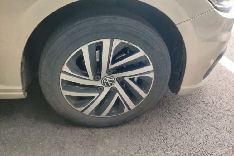 Used Volkswagen Lavida 2022 280TSI DSG Comfort Edition Right Front Wheel Hub
