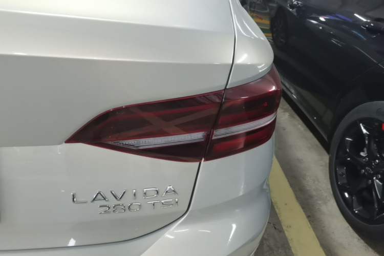 Used Volkswagen Lavida 2022 280TSI DSG Comfort Edition Right Rear Taillight