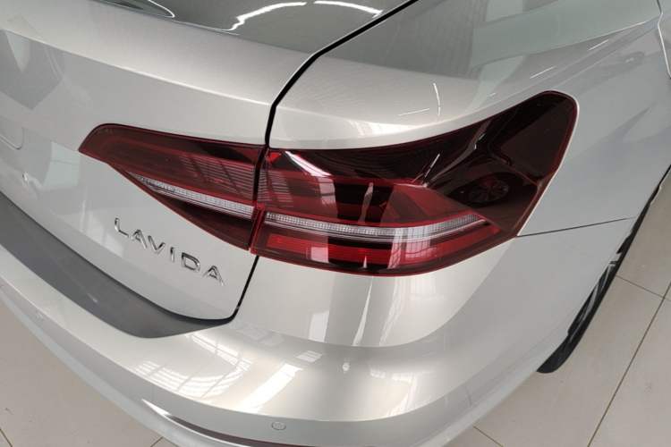 Used Volkswagen Lavida 2022 1.5L Automatic Comfort Edition Right Rear Taillight
