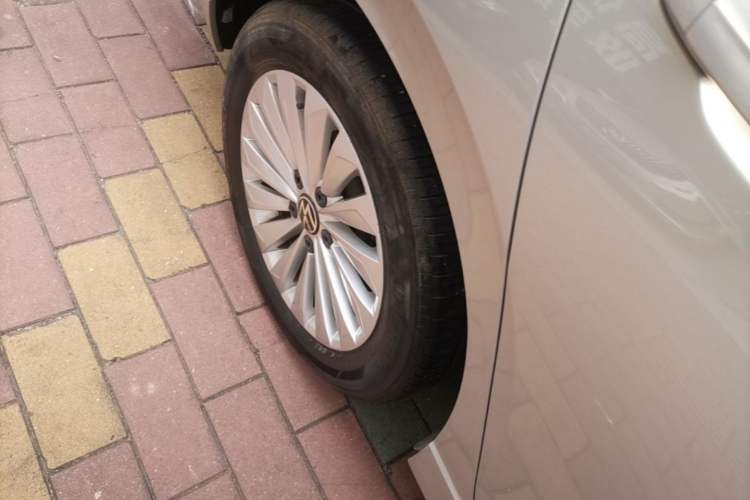 Used Volkswagen Lavida 2022 1.5L Automatic Comfort Edition Right Rear Wheel Hub