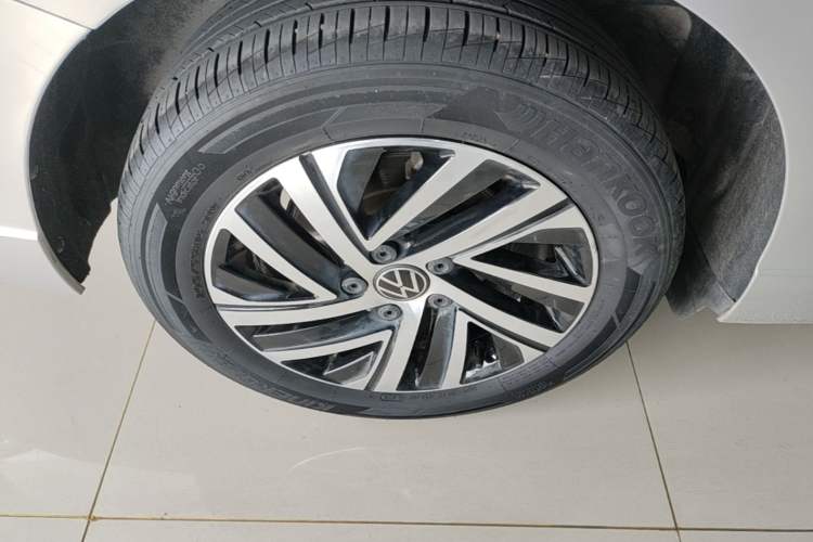 Used Volkswagen Lavida 2022 1.5L Automatic Comfort Edition Right Rear Wheel Hub