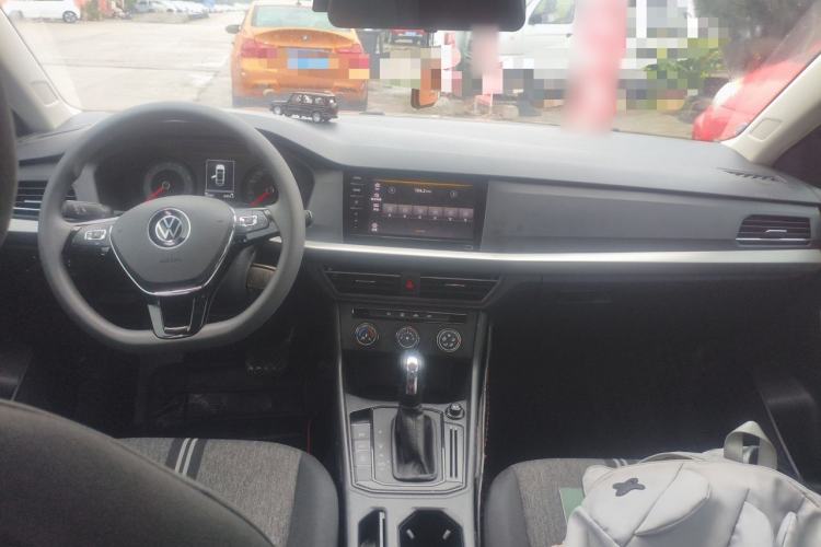 Used Volkswagen Lavida 2022 1.5L Automatic Fashion Edition Center Console