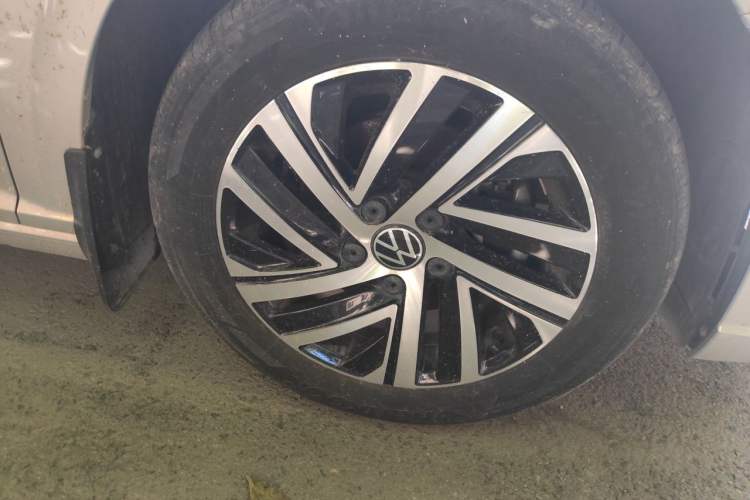 Used Volkswagen Lavida 2022 280TSI DSG Comfort Edition Right Front Wheel Hub