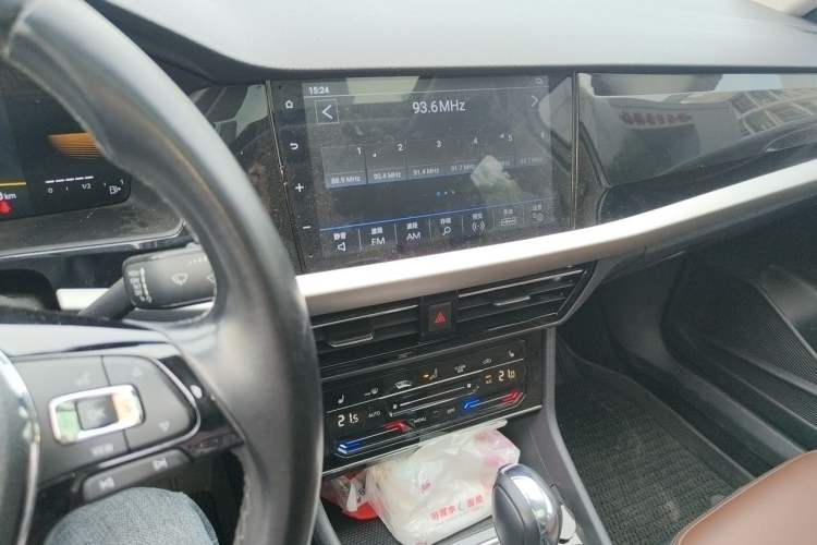 Used Volkswagen Lavida 2022 280TSI DSG Luxury Edition Audio And AC Panel