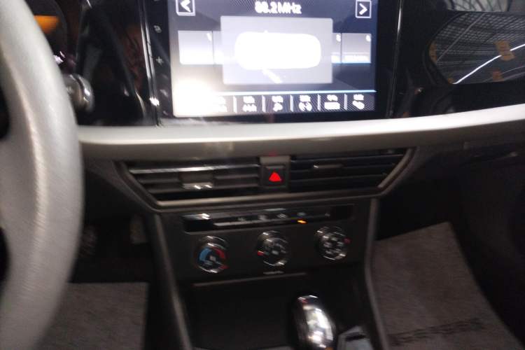 Used Volkswagen Lavida 2022 1.5L Automatic Comfort Edition Audio And AC Panel