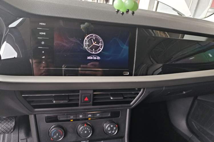 Used Volkswagen Lavida 2022 1.5L Automatic Comfort Edition Audio And AC Panel