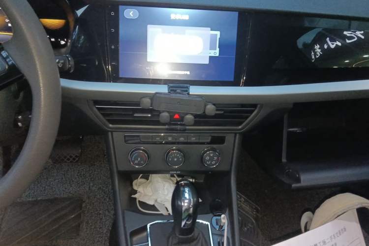 Used Volkswagen Lavida 2022 1.5L Automatic Vision Edition Audio And AC Panel