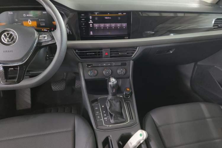 Used Volkswagen Lavida 2022 1.5L Automatic Comfort Edition Audio And AC Panel