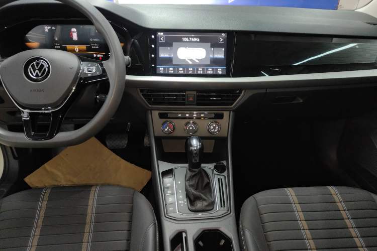 Used Volkswagen Lavida 2022 280TSI DSG Comfort Edition Audio And AC Panel