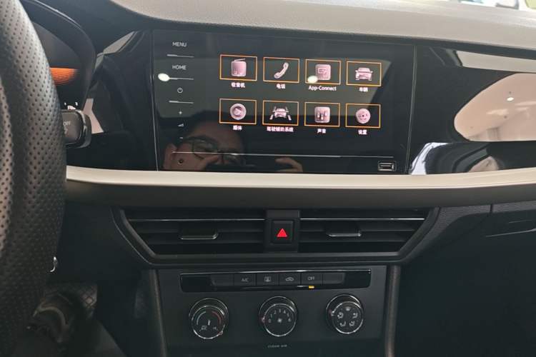 Used Volkswagen Lavida 2022 1.5L Automatic Comfort Edition Audio And AC Panel
