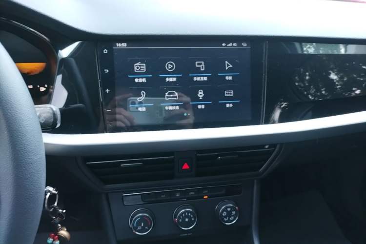 Used Volkswagen Lavida 2022 1.5L Automatic Comfort Edition Audio And AC Panel